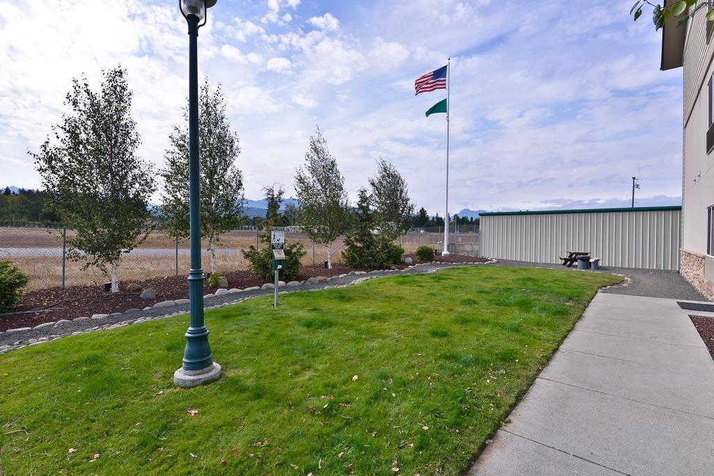 Quality Inn & Suites Sequim At Olympic National Park Exterior foto