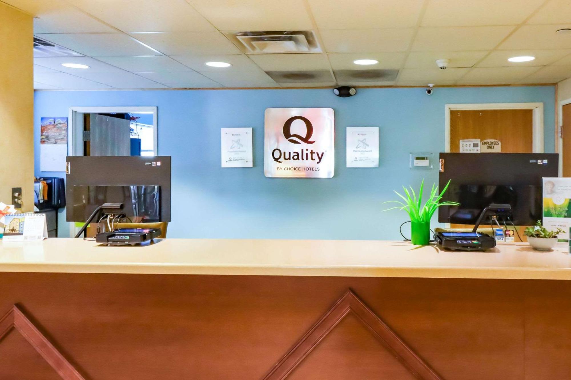 Quality Inn & Suites Sequim At Olympic National Park Exterior foto